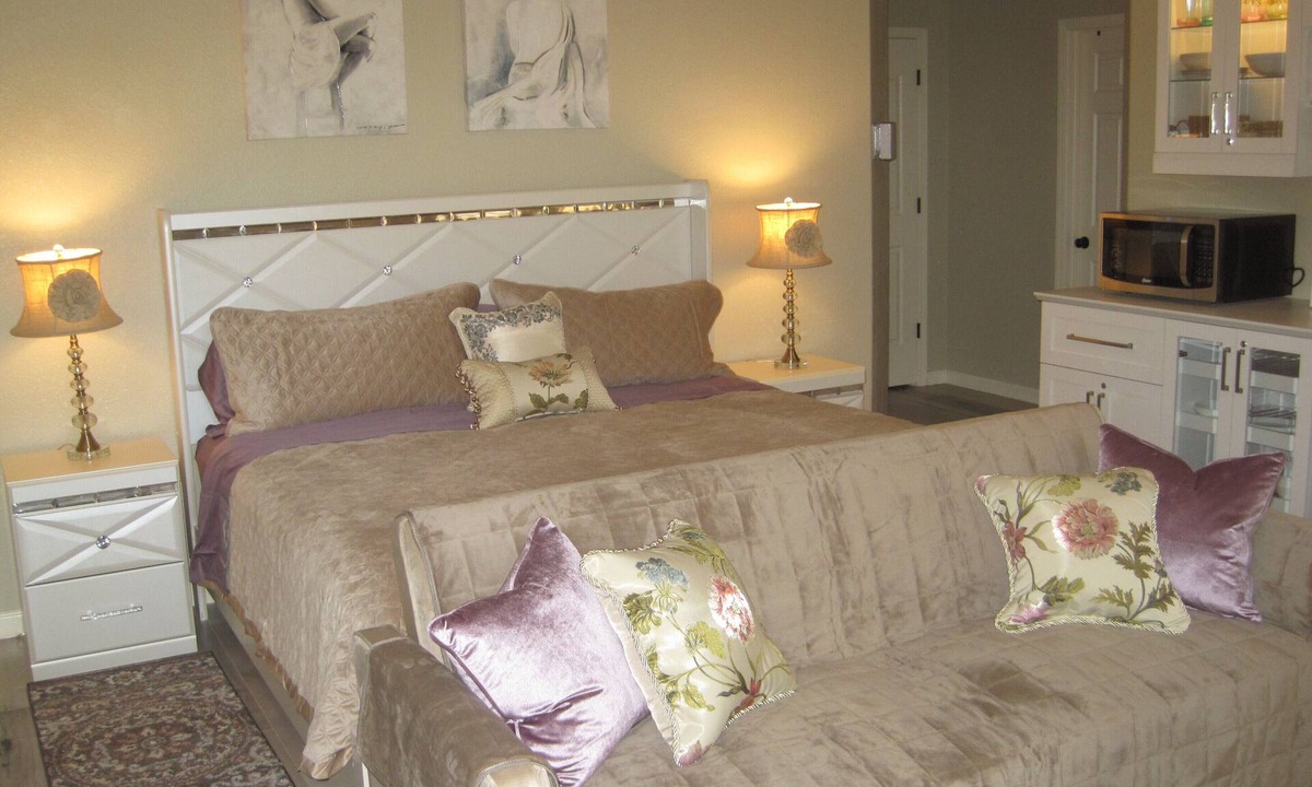 Citrus Heights Apartment | Lovely private master suite with back-yard