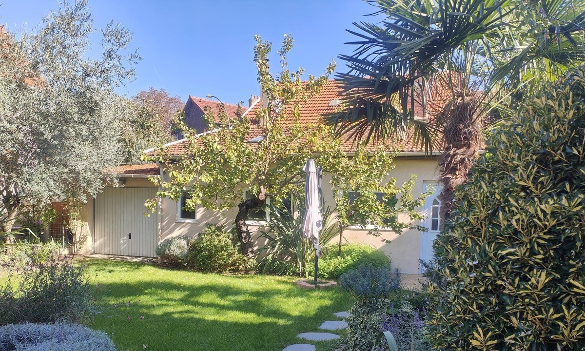 Adamville House | Lovely quiet little house and private parking
