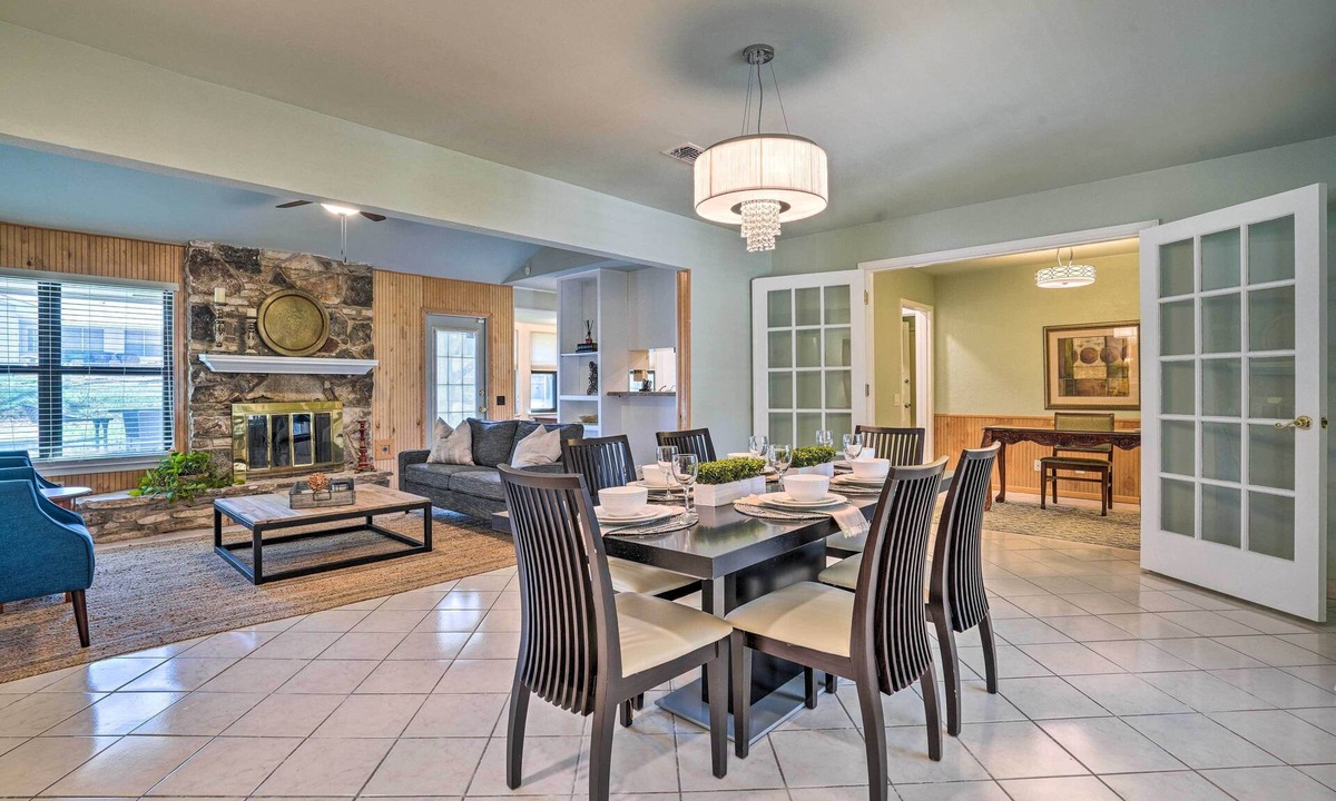 Vance Jackson House | Lovely San Antonio Home ~ 13 Mi to Downtown!