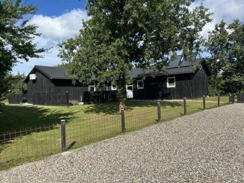 Trend House | Lovely Spacious Holiday Home In Scenic Area