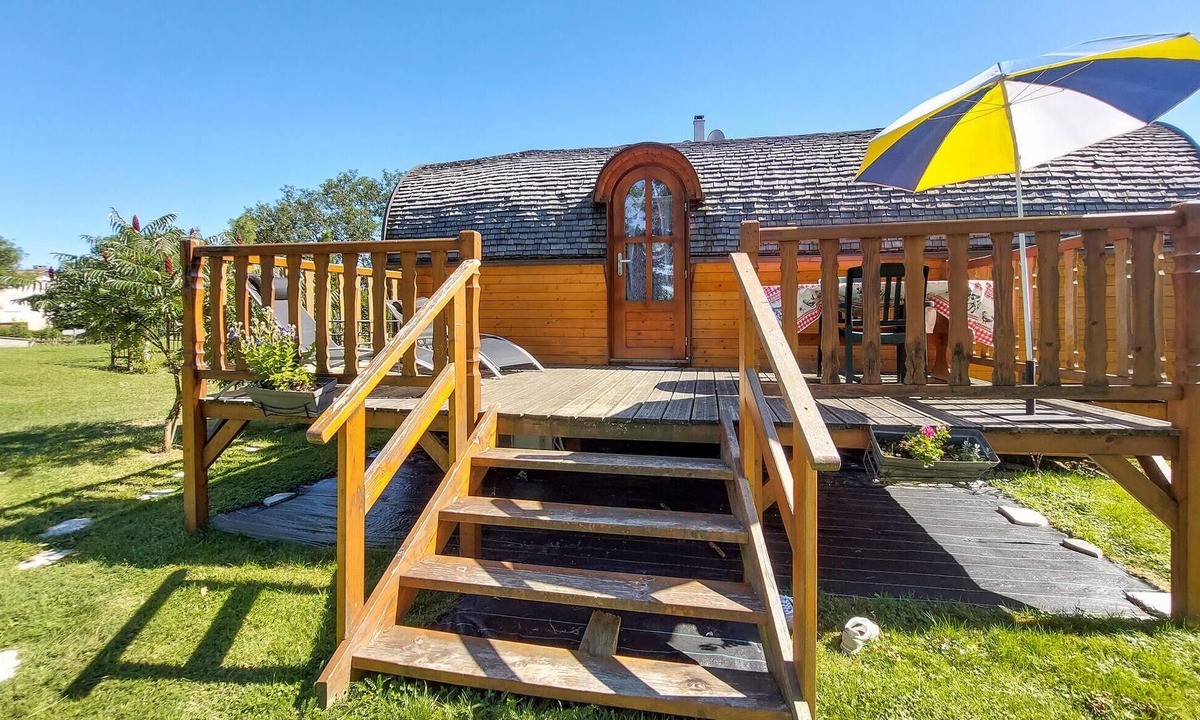 Pouilly-sous-Charlieu House | Lovely (sta)caravan in Pouilly-Sous-Charlieu