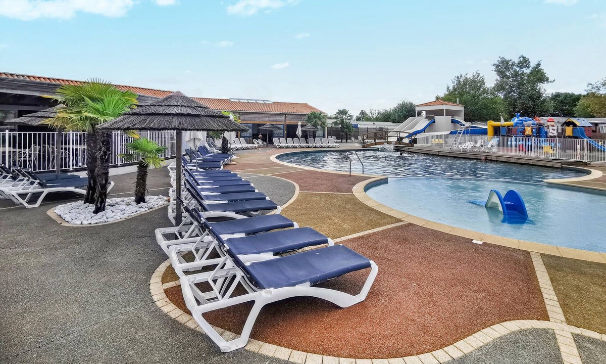 Talmont-Saint-Hilaire House | Lovely (sta)caravan in Talmont-Saint-Hilaire with heated swimming pool