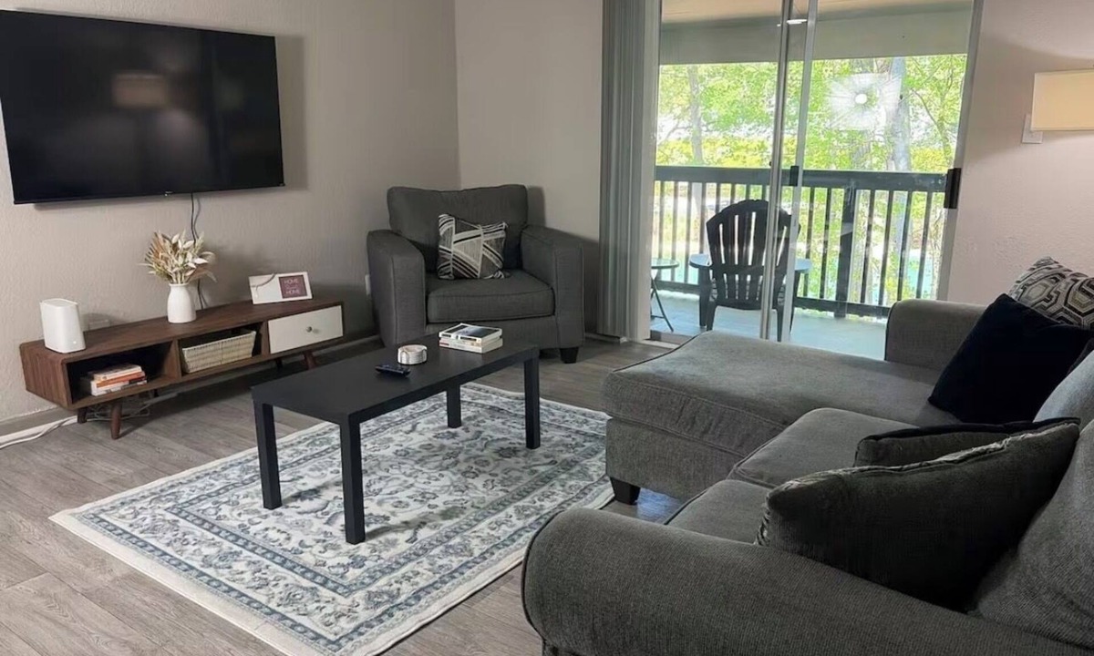Smyrna Apartment | Lovely stay by the Braves/2bd 2bth with private access gate to Braves Stadium