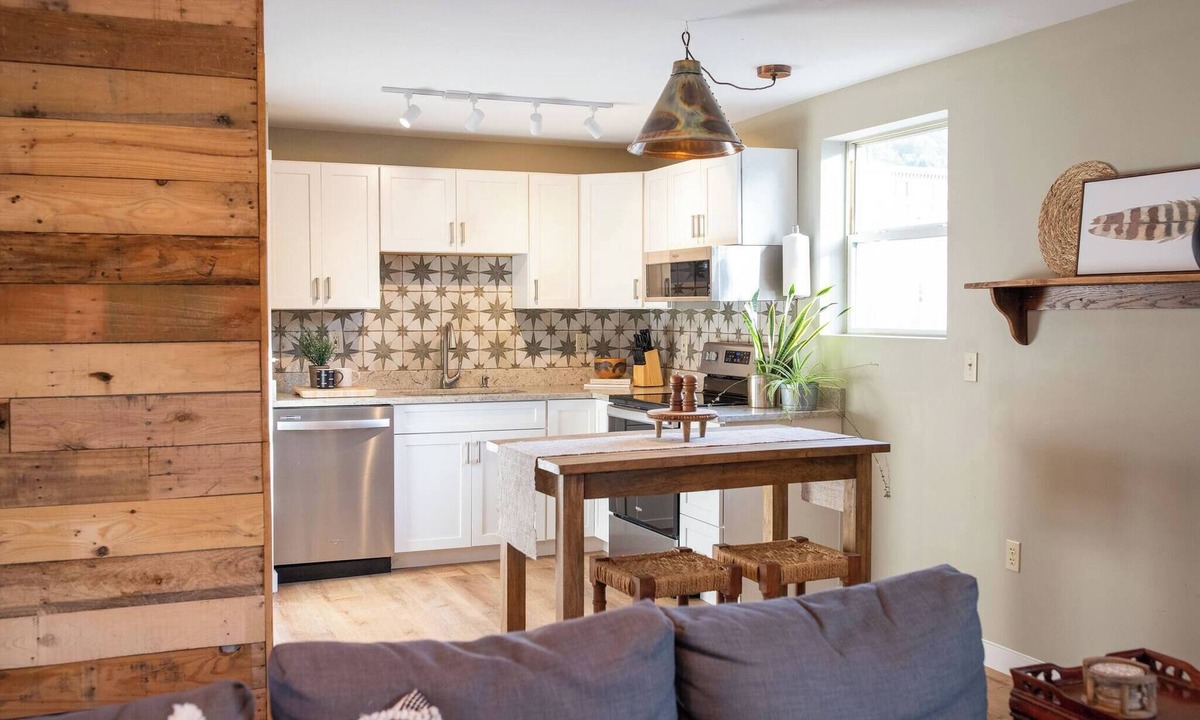 Strip District House | Lovely Strip District loft with free parking