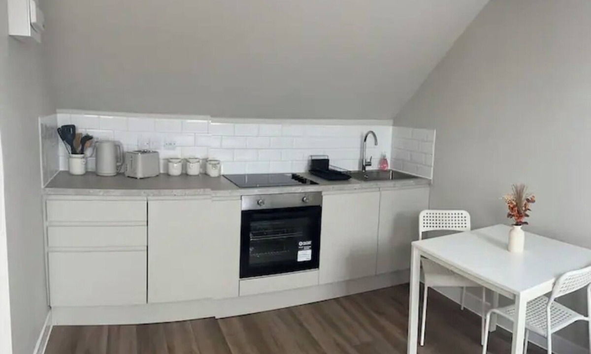 London Borough of Hounslow Apartment | Lovely Studio Brentford