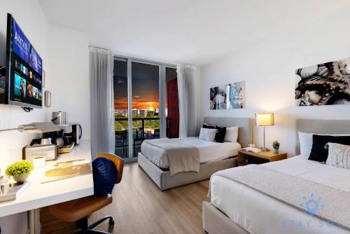 Hallandale Beach Hotel | Lovely Studio with Amazing Views & Pool