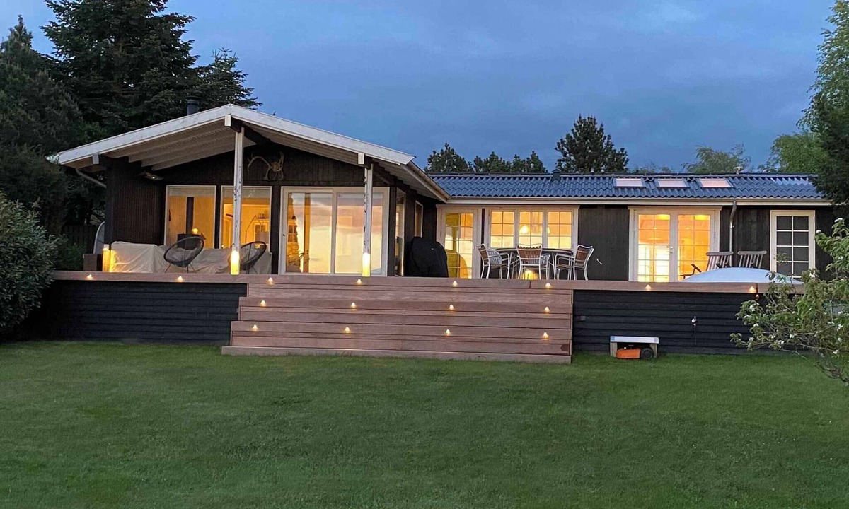 Hillerod House | Lovely summer house by Arresø