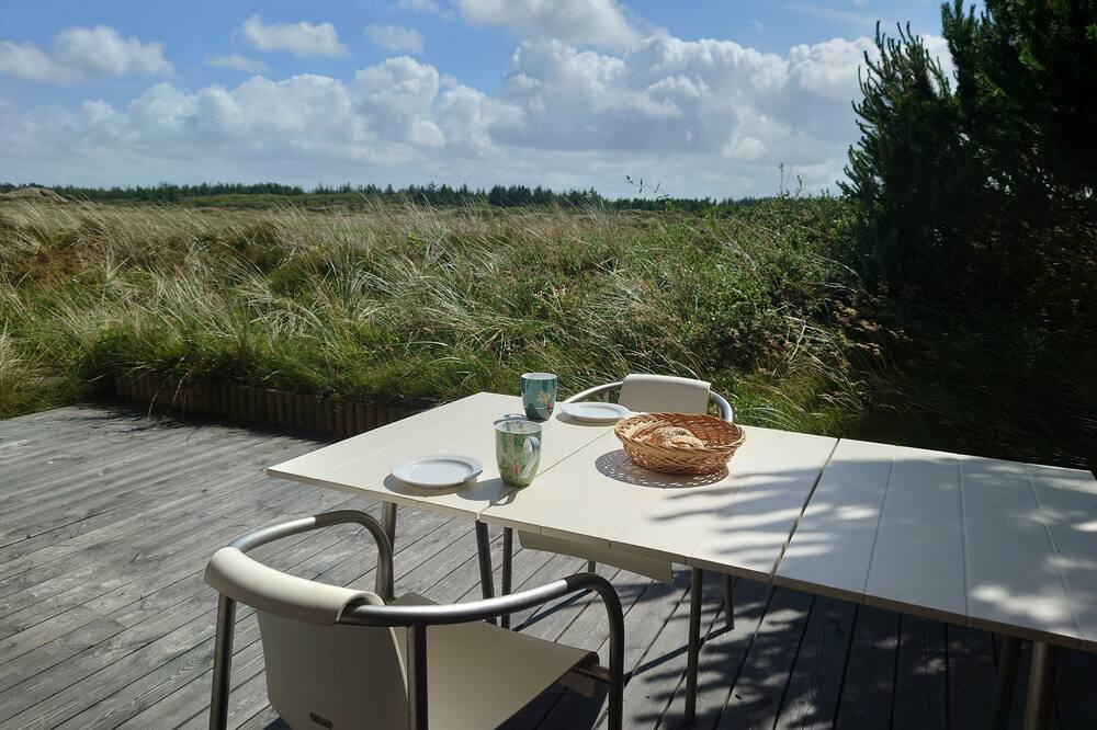 Lild Strand House | Lovely summer house on natural grounds
