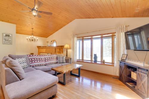 Terra Alta House | Lovely Terra Alta Cabin < 1 Mi to Alpine Lake