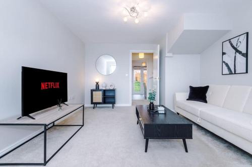 Bury House | Lovely three bed home Manchester