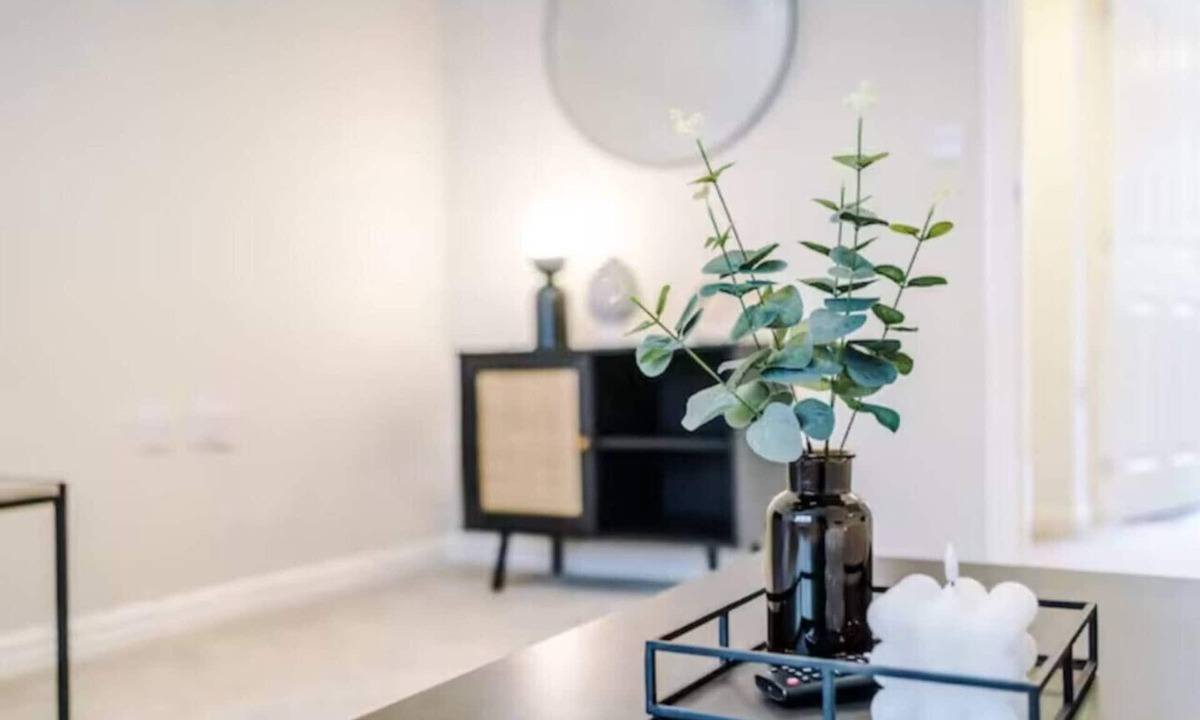 Bury House | Lovely three bed home Manchester