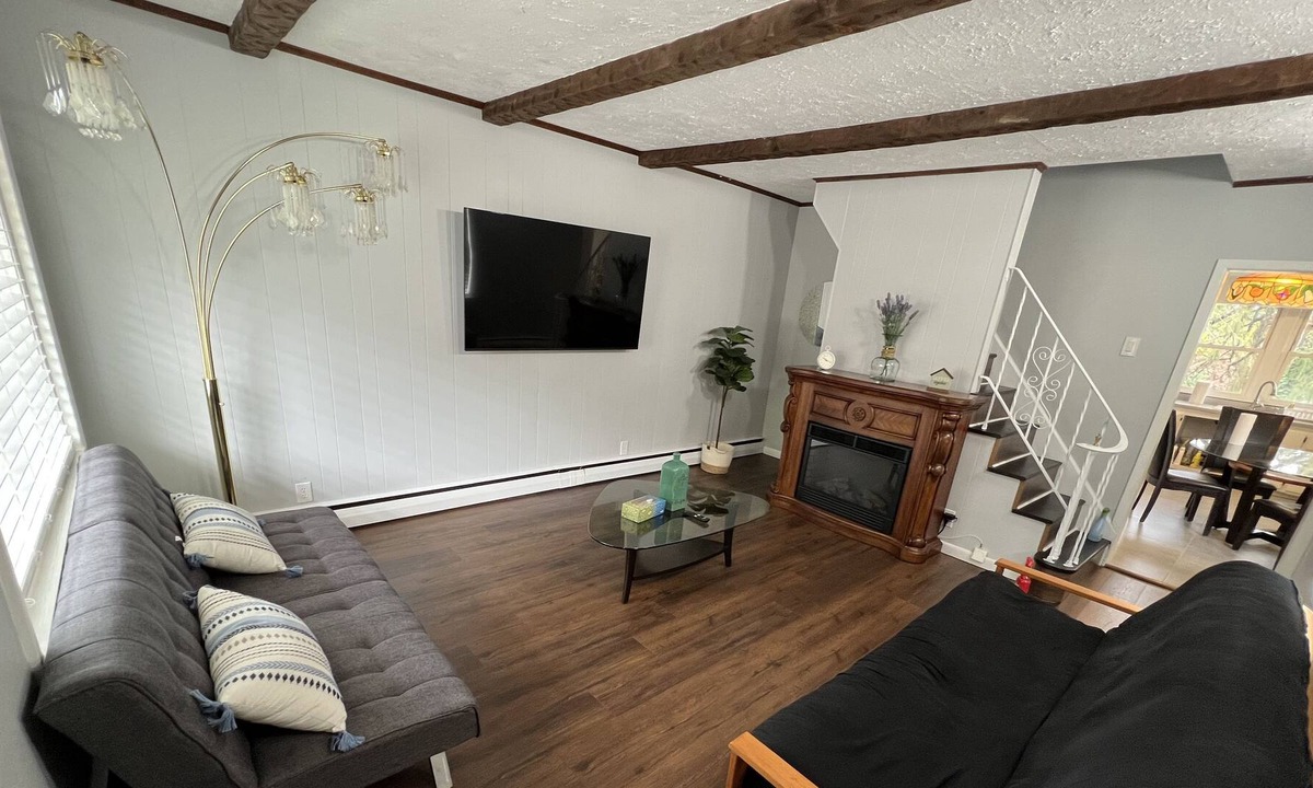 Butler House | Lovely three bedroom two bath house with free parking