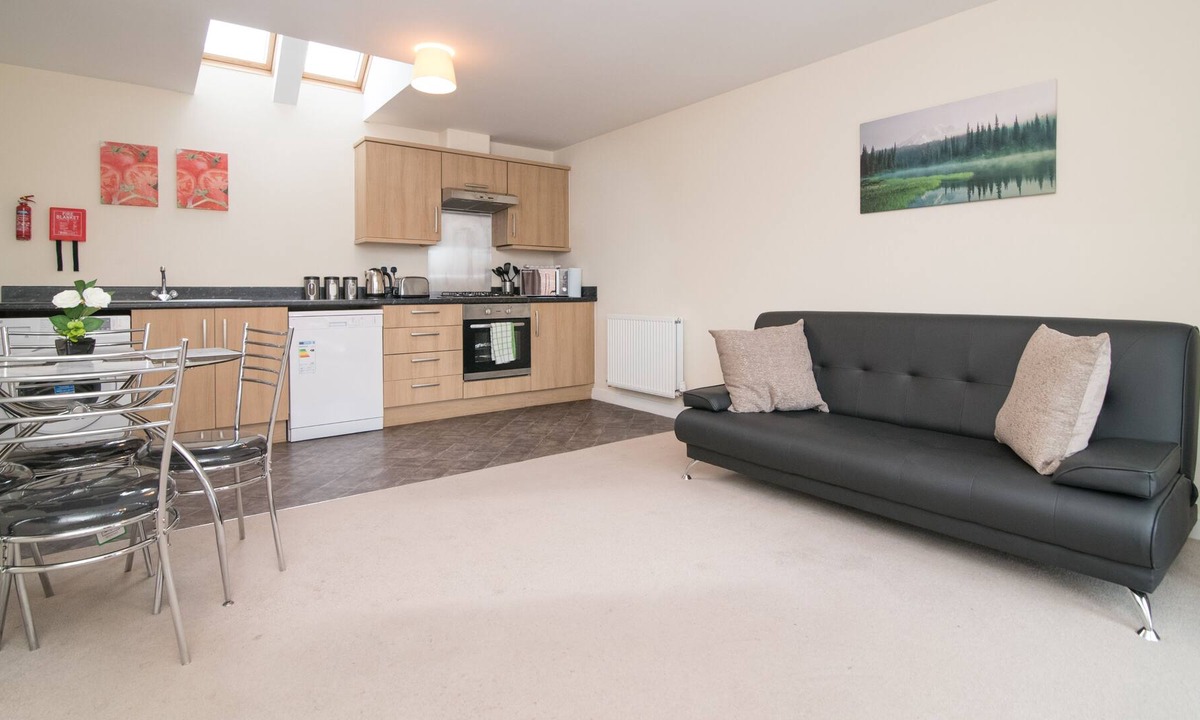 Bilston House | Lovely two bed house with parking