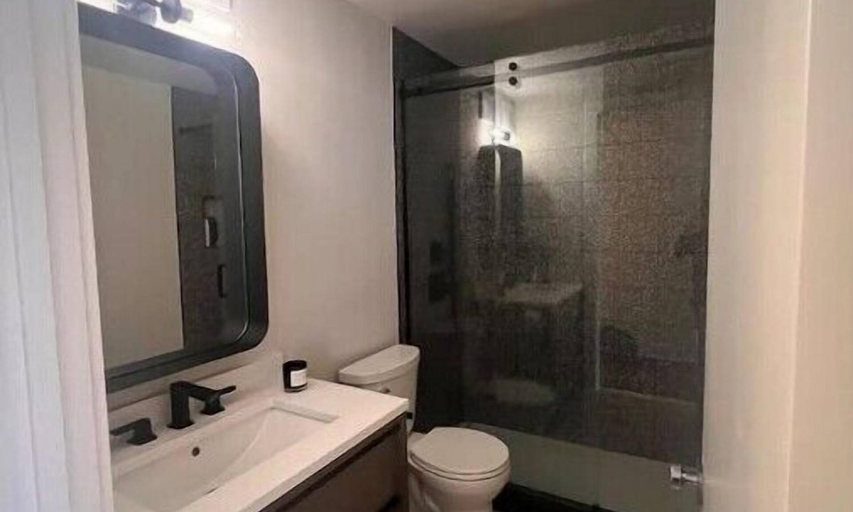 Near North Side Cabin | Lovely Two Bedroom Condo w/Pooln