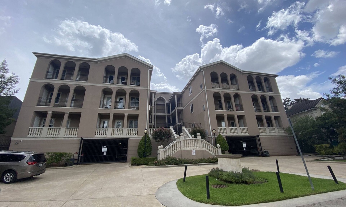 The Galleria Apartment | Lovely two bedroom condo with treetop views