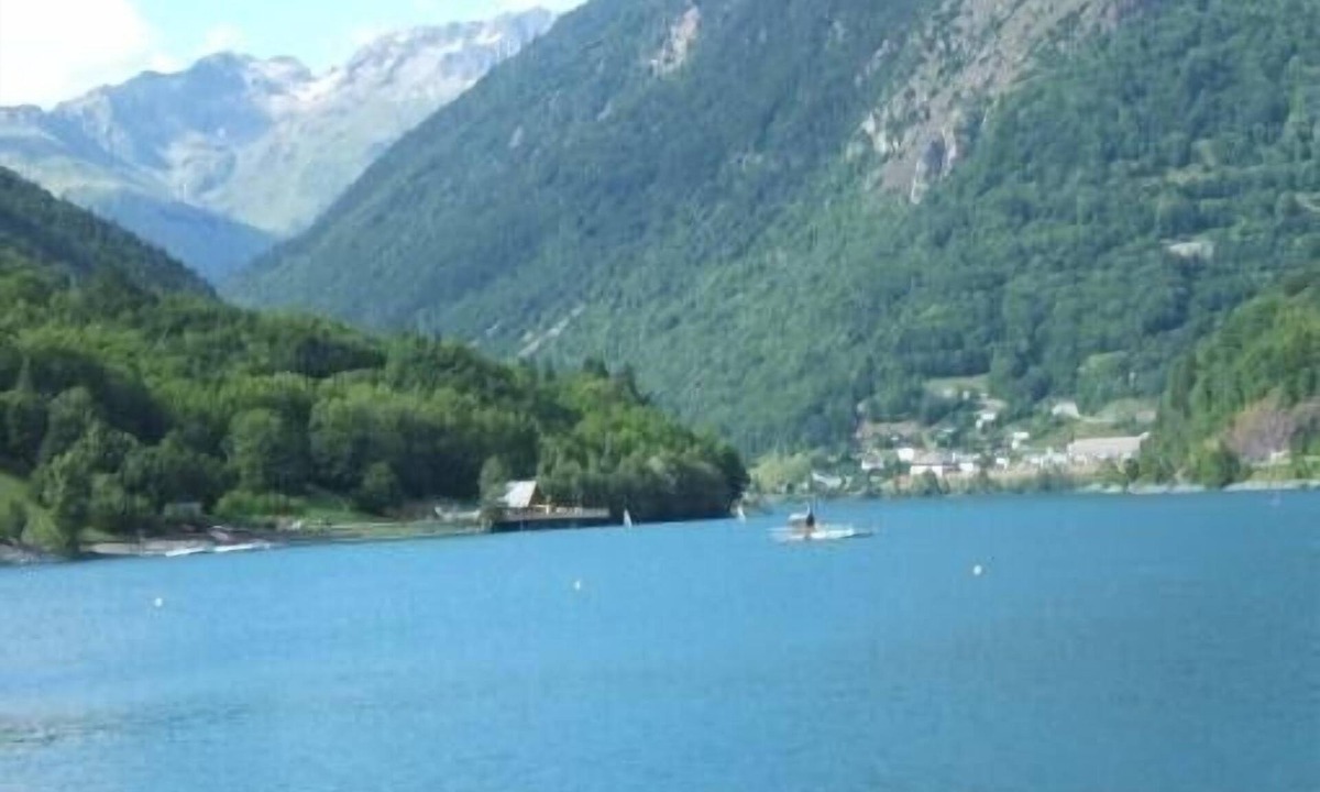 Vaujany Ski Chalet | Lovely village house with a view of lake and mountain VAUJANY on the other side Alpe d'Huez