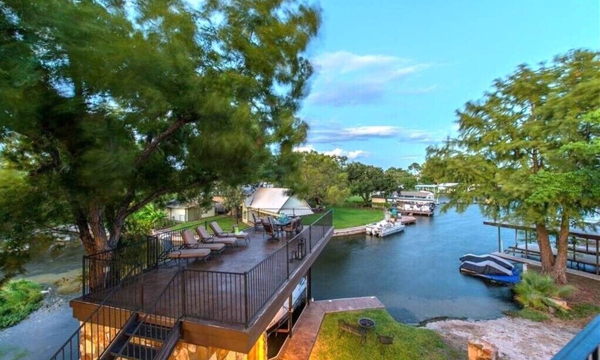 Granite Shoals House | Lovely Waterfront Getaway on Lake Cove With Concierge Services
