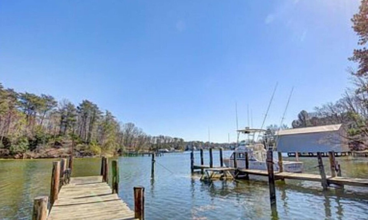 Lusby House | Lovely Waterfront Houes