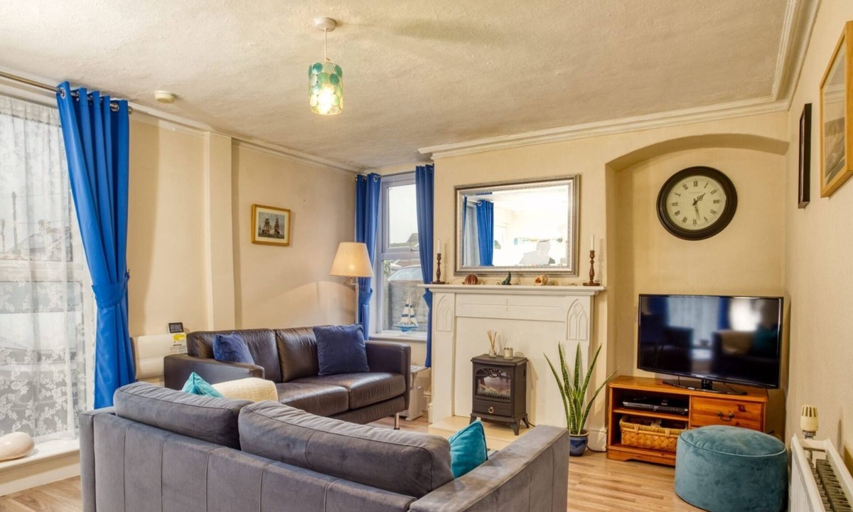 Sutton-on-Sea House | Lovely & Welcoming Home | Walk to Beach | Parking