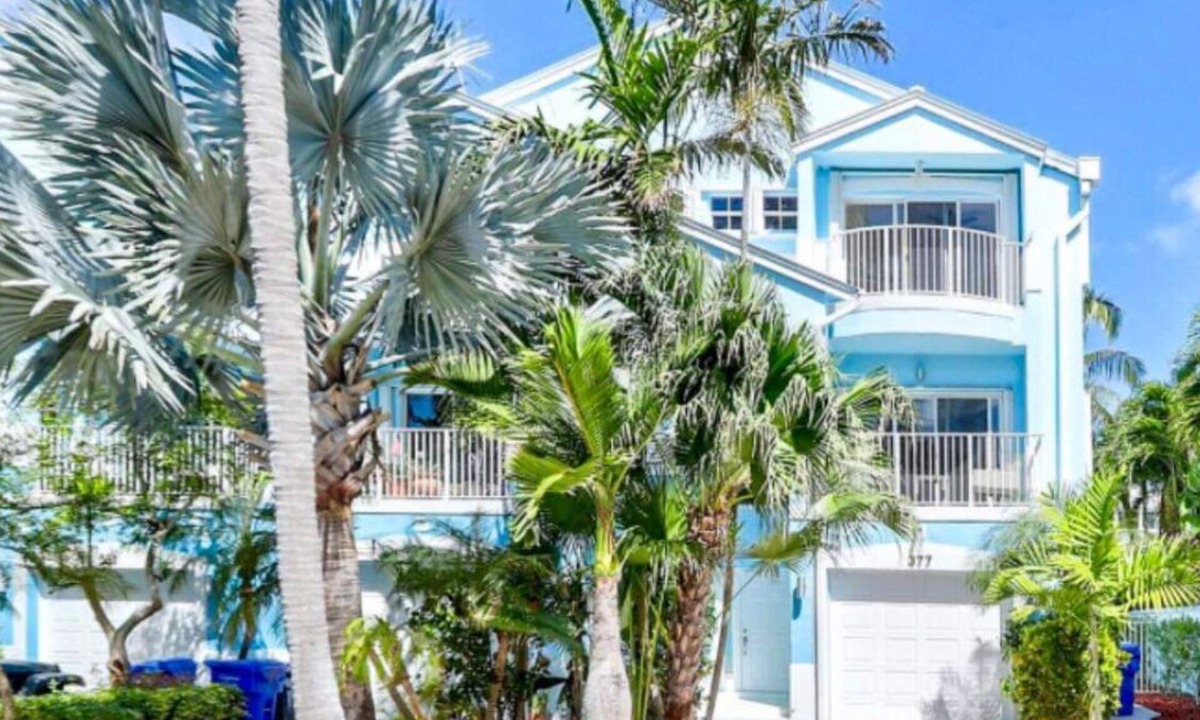 North Beach House | Lovely Winter Vacation RentalnSteps to Beach and Broadwalk