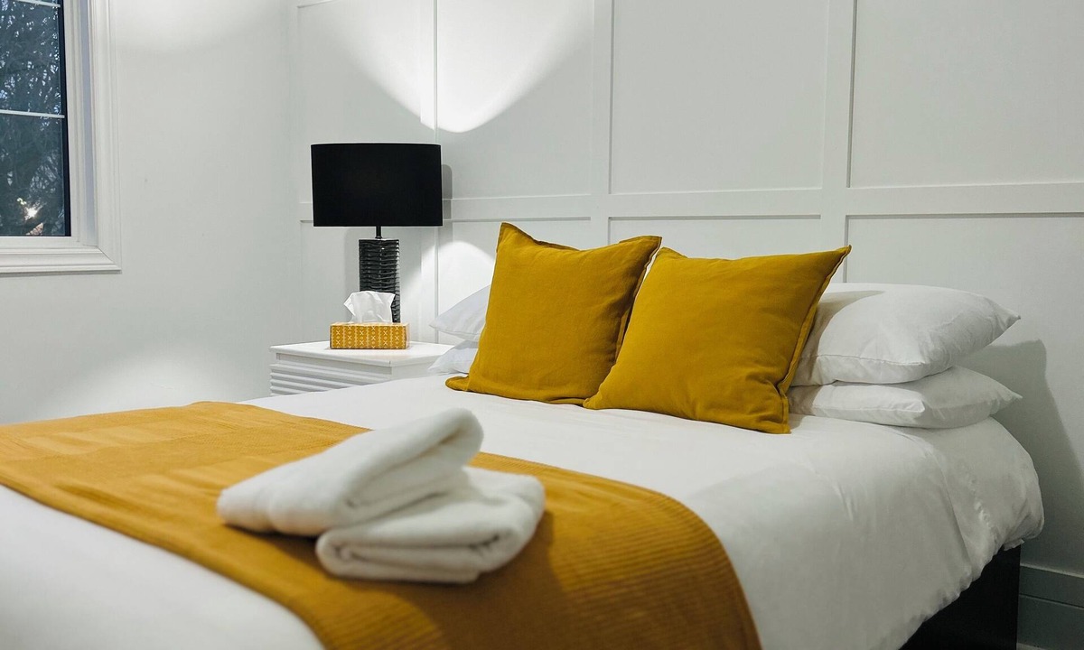 Brandon House | Lovelyhome Near BU With TreeHouse Ideal for group stays