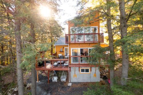 Pointe-au-Chene Ski Chalet | LoveNestChalet - Romantic with Private Hot Tub & Fireplace
