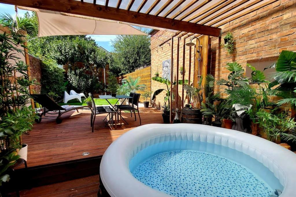 Armentieres Apartment | LOVEParadise - Terrasse avec jacuzzi /15 min Lille