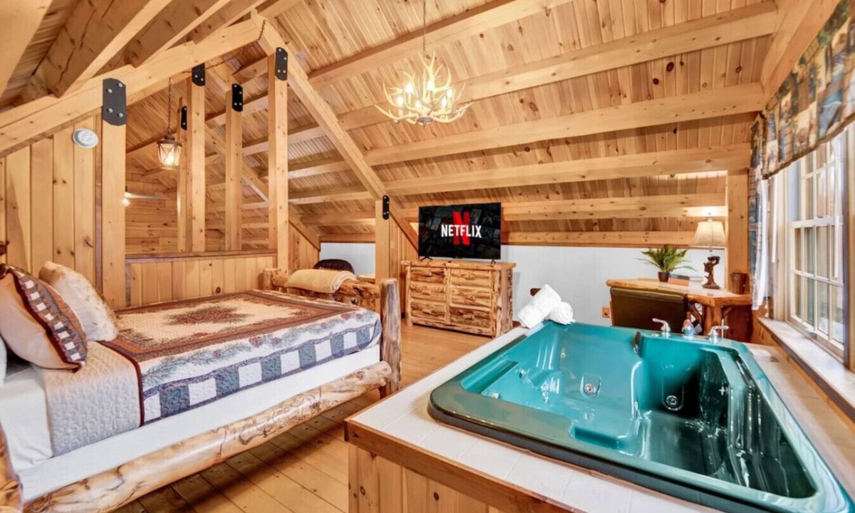 Albrightsville Cabin | Lover`s Lodge - Jacuzzi - Pet