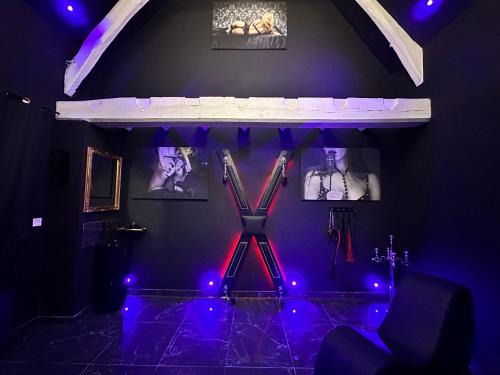 Douchy-les-Mines Hotel | Loveroom de luxe - Thème 50 nuances de grey maison privative spa insolite