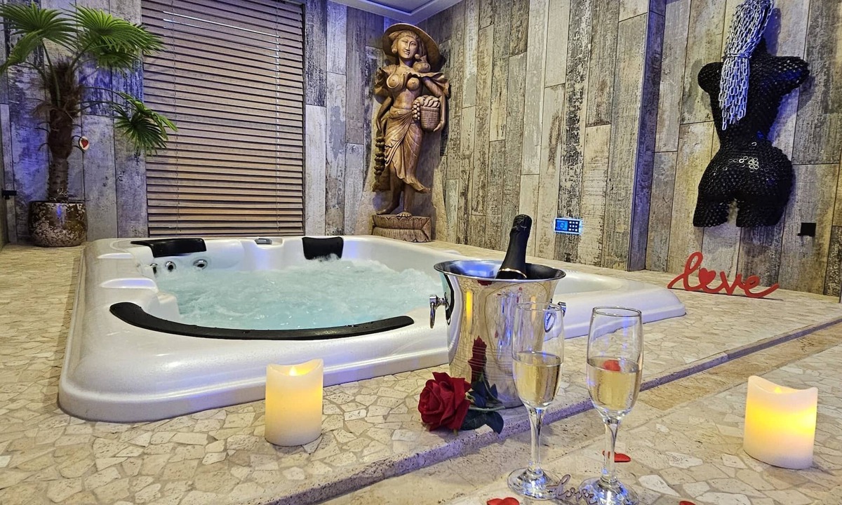 Hyeres City Centre Hotel | Loveroom La Garçonn'hyeres