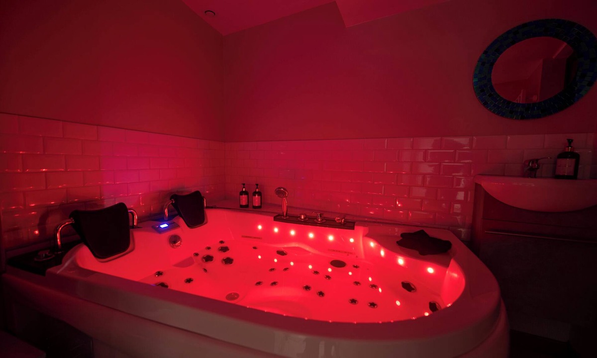 Templemars Apartment | Loveroom, The 80s; at Teddy's