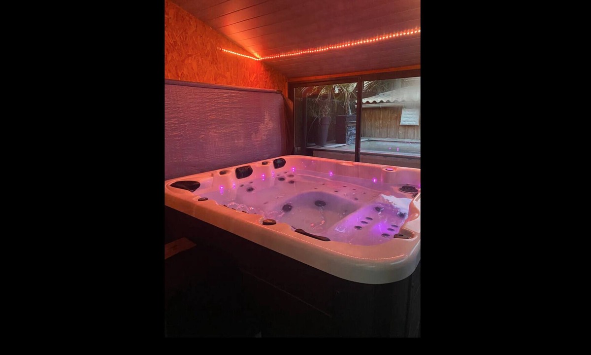 Floirac House | Lovers around a SPA