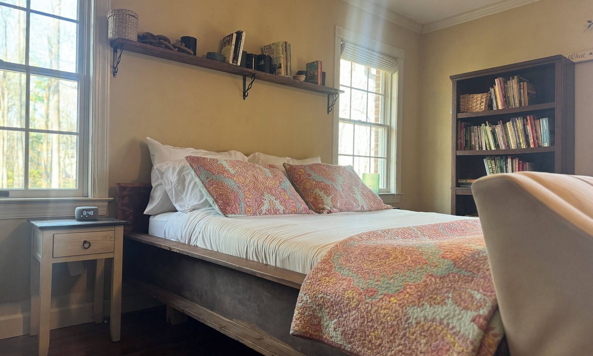 Gordonsville House | Lovers Lane FarmStay on a working family farm. Cows, sheep, bees, garden & more