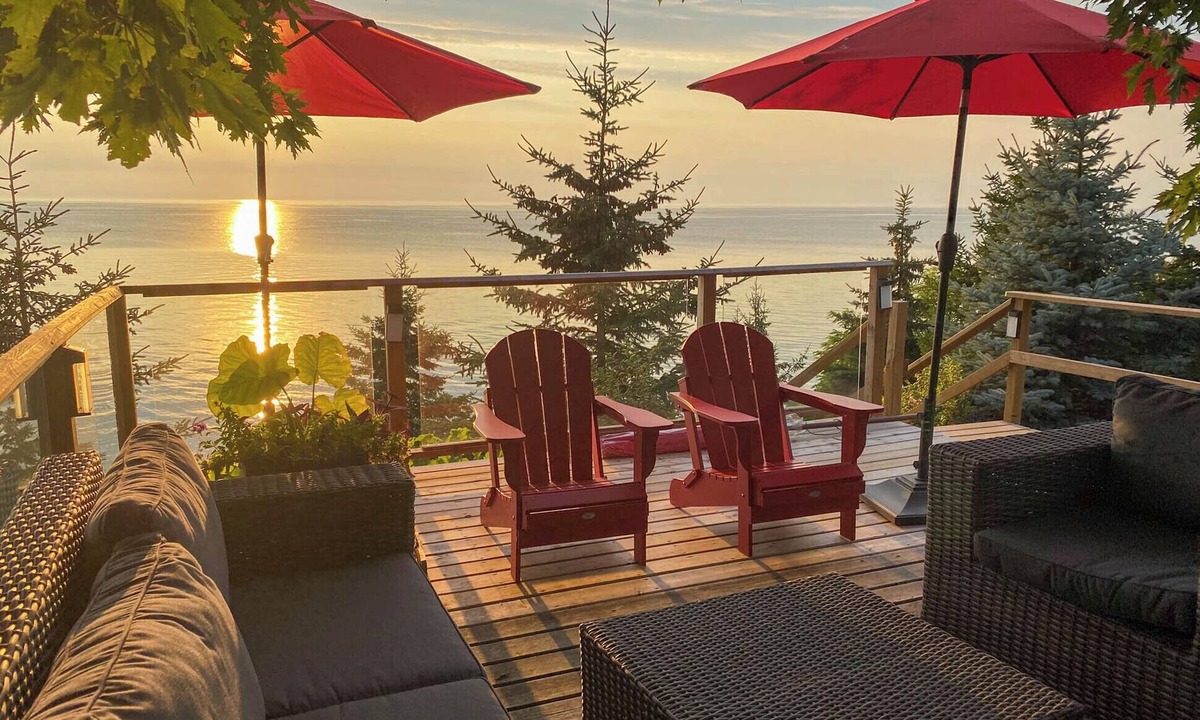 Bluewater Cottage | Lovett Landing | Lakefront Escape Near Bayfield