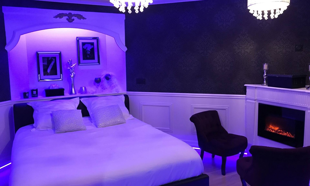 Lannion Apartment | Lovin'Room Romantic Suite with private Jacuzzi