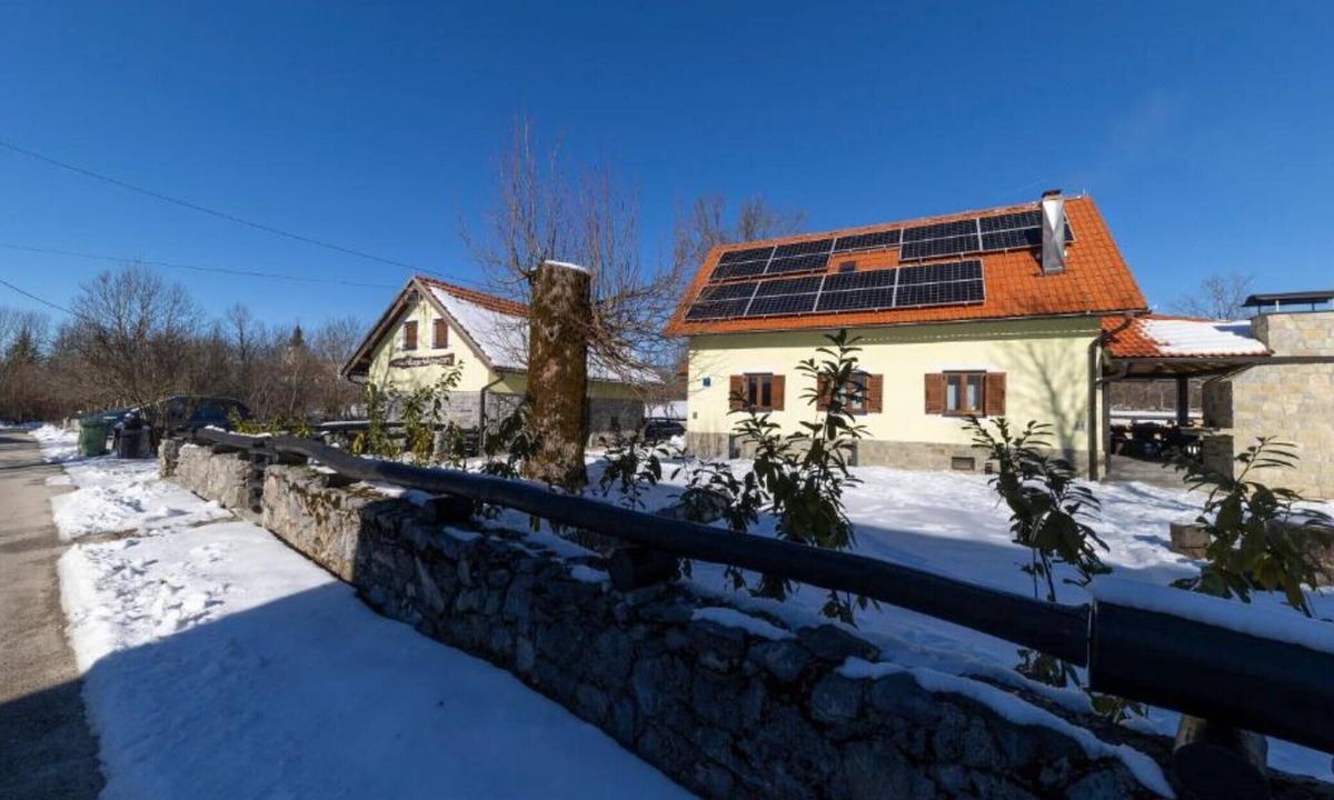 Lovinac House | Lovinac Spa by Režek Three bedroom villa with pool and hot tub