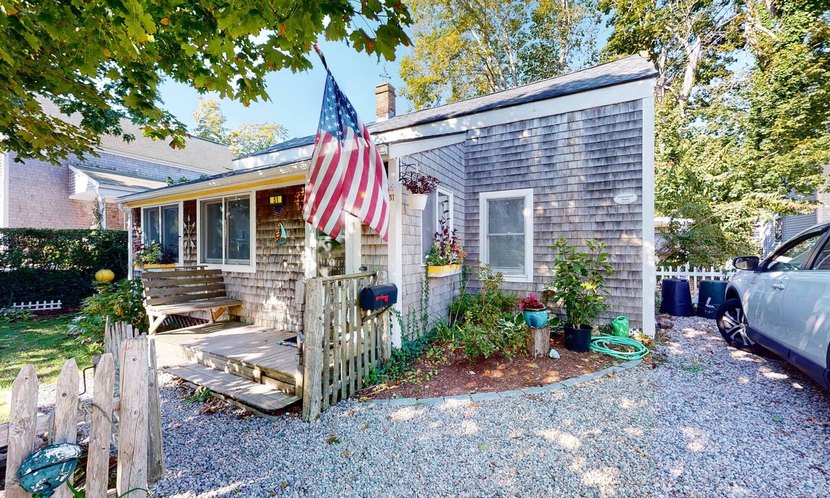 Falmouth Cottage | Lovingly restored 1800s cottage, fenced yard, outdoor shower, firepit