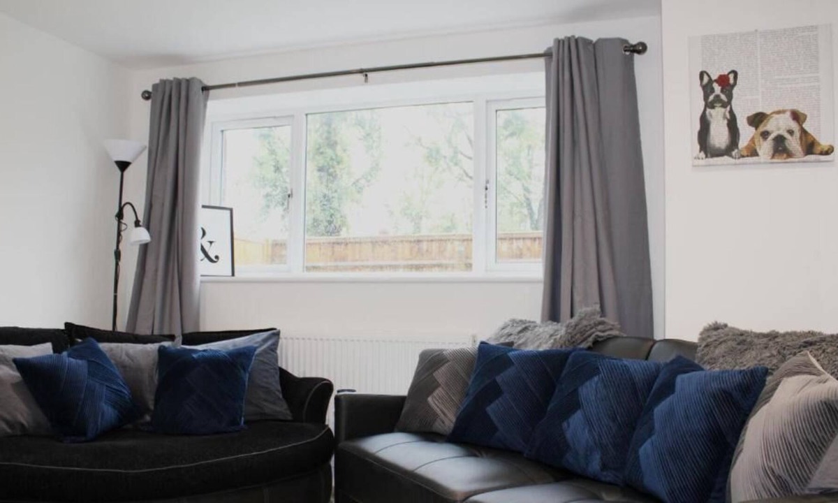 Didcot Apartment | Low Cost, Fully Sanitised 4 Bed & Parking
