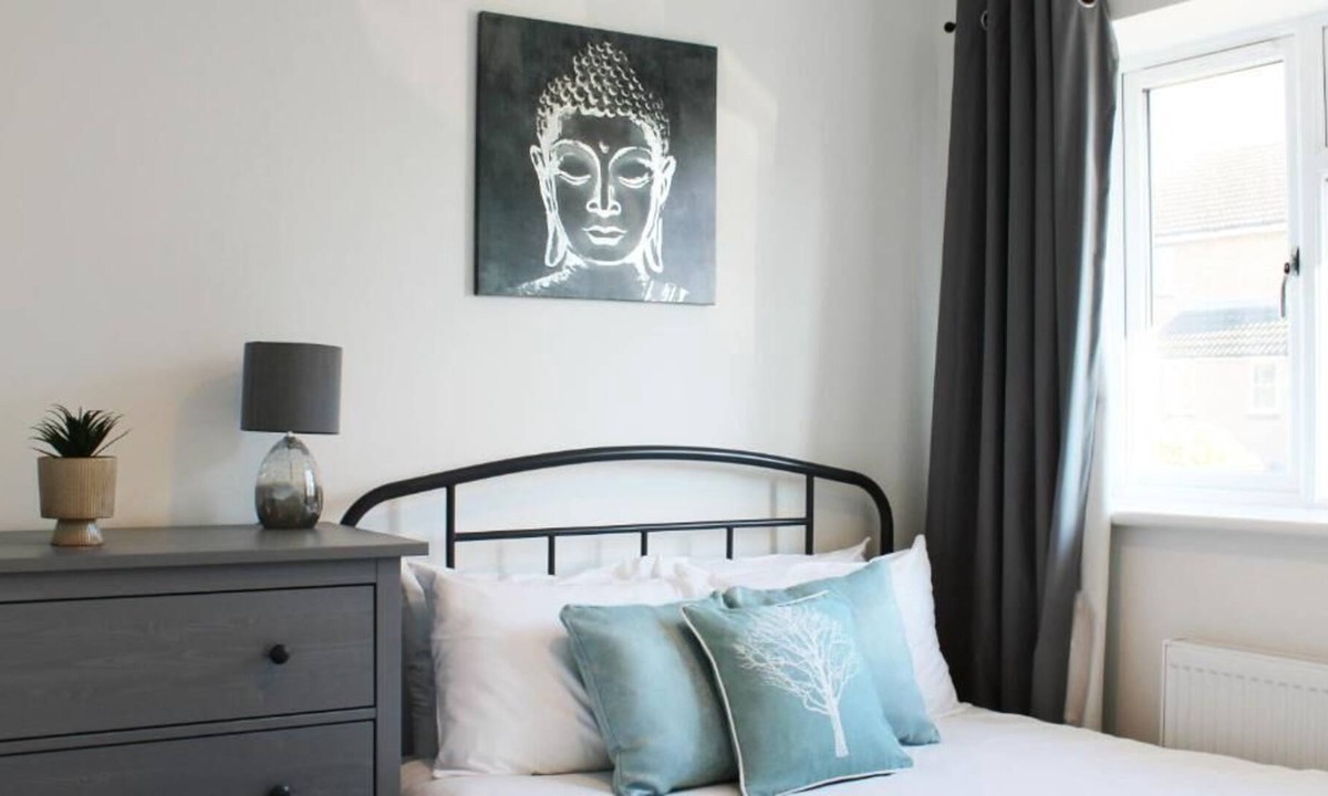 Abingdon Apartment | Low Cost, Pet Friendly 4 Bed + Parking (06)