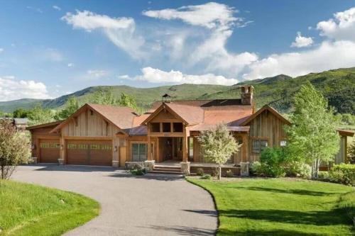 Cerise Ranch Villa | Low Tax Luxe Mountain Getaway by Aspen