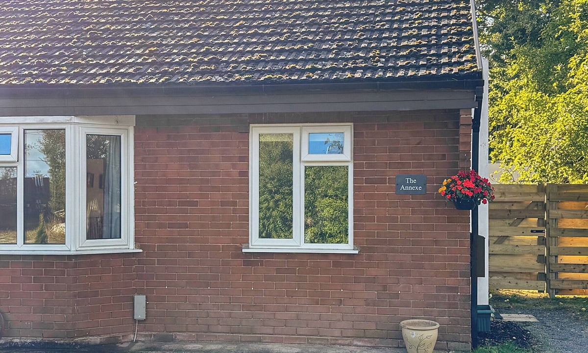 Howlett End Cottage | Lowal Annexe - UK46053