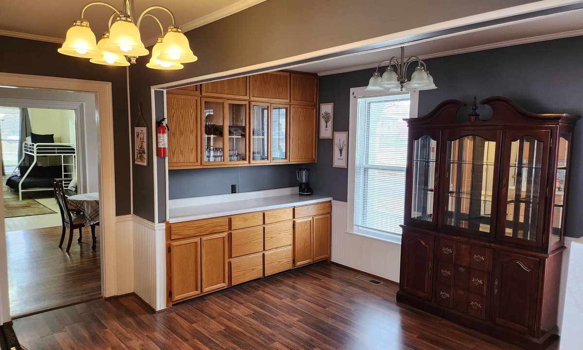 Brookfield Apartment | Lower 2 Bedroom Parkview