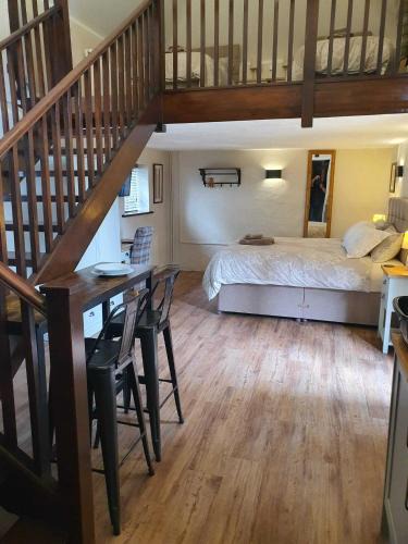 Eccles Apartment | Lower Bell