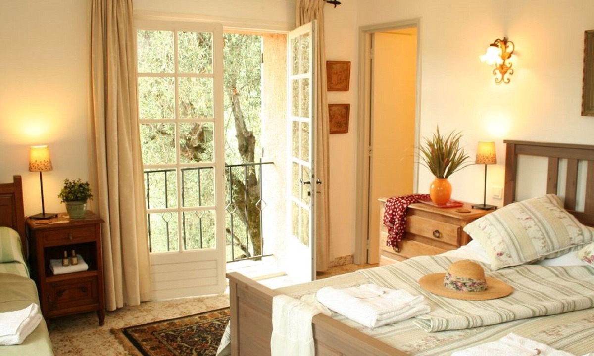 Le Bar-sur-Loup Apartment | Lower Garden Apartment with *Large Heated Pool*