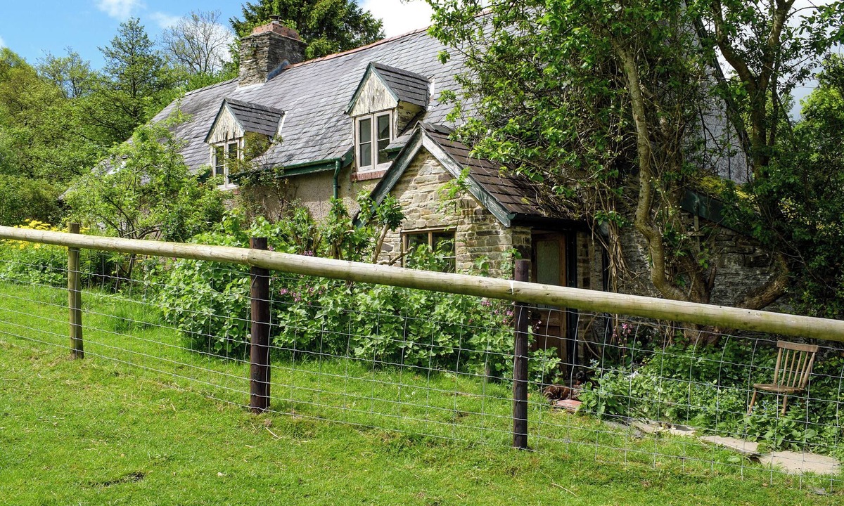 Tirabad Cottage | Lower Goytre Farmhouse