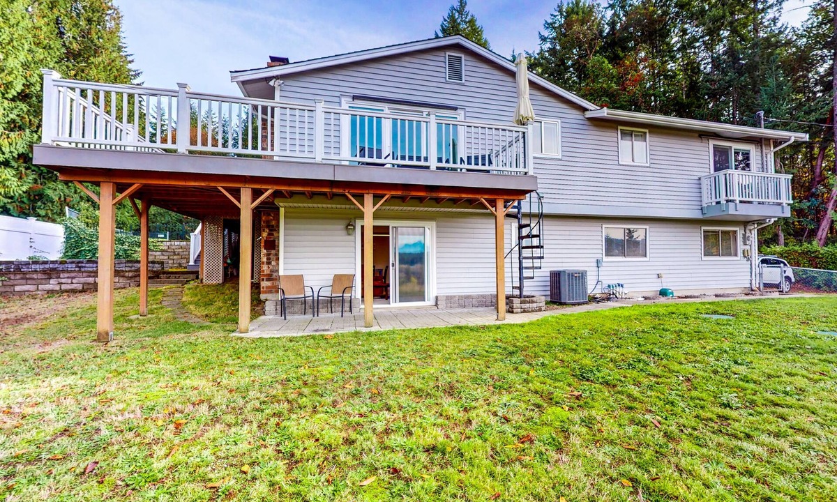 Silverdale House | Lower level duplex with patio, mountain views and W/D