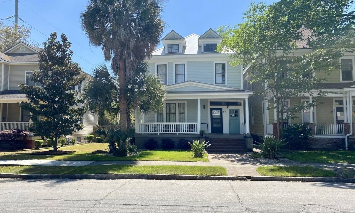 Dixon Park Apartment | Lower Level Executive Rental in Victorian District