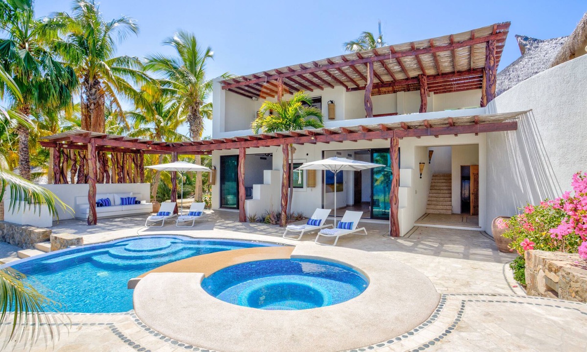 Ensenada Los Muertos Apartment | Lower Palmilla: Oceanfront room with pivate pool and jacuzzi