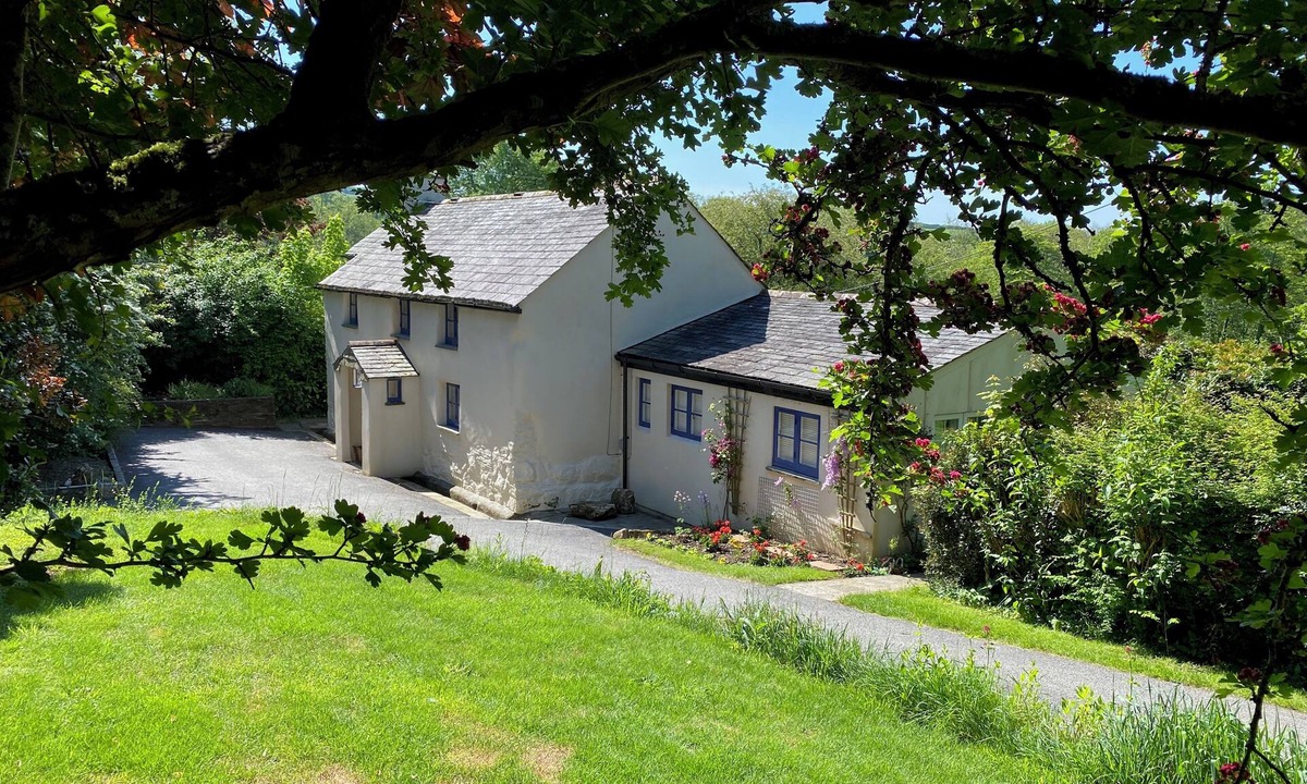 Trelil Cottage | LOWER TAMSQUITE, pet friendly, with open fire in St Tudy