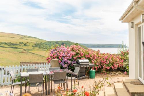 Mortehoe Apartment | Lower Upover - Woolacombe-4 Bed-Sleeps 7-TJSLUO